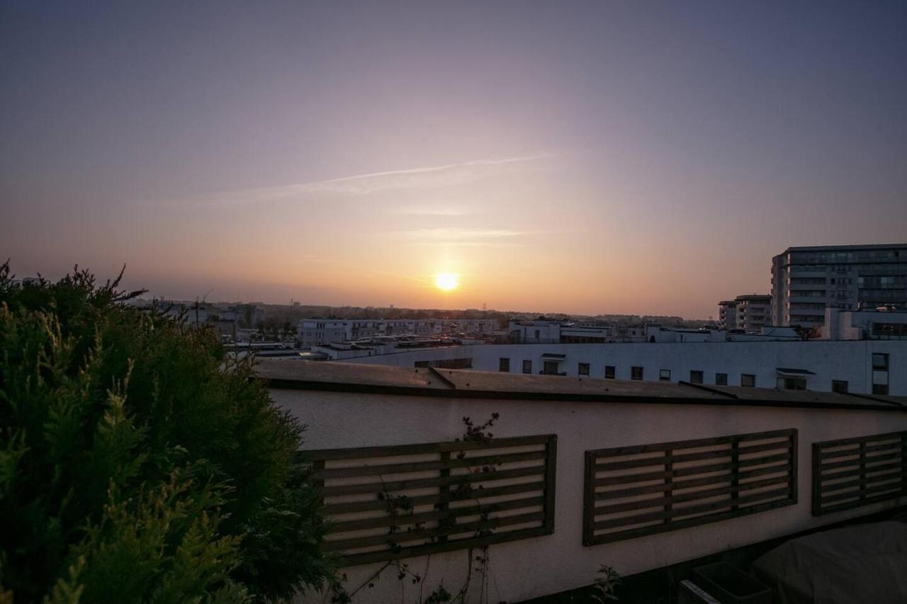 Dwupoziomowy, Rodzinny Apartament. Ochrona, Garaz. Apartment Warsaw